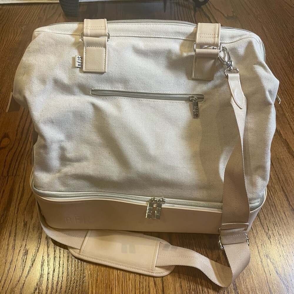 BEIS The Weekender Large Bag in Beige